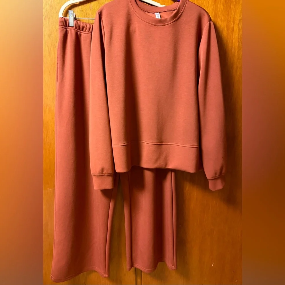 Cueply Two-Piece Matching Lounge Set - Picture 4 of 13